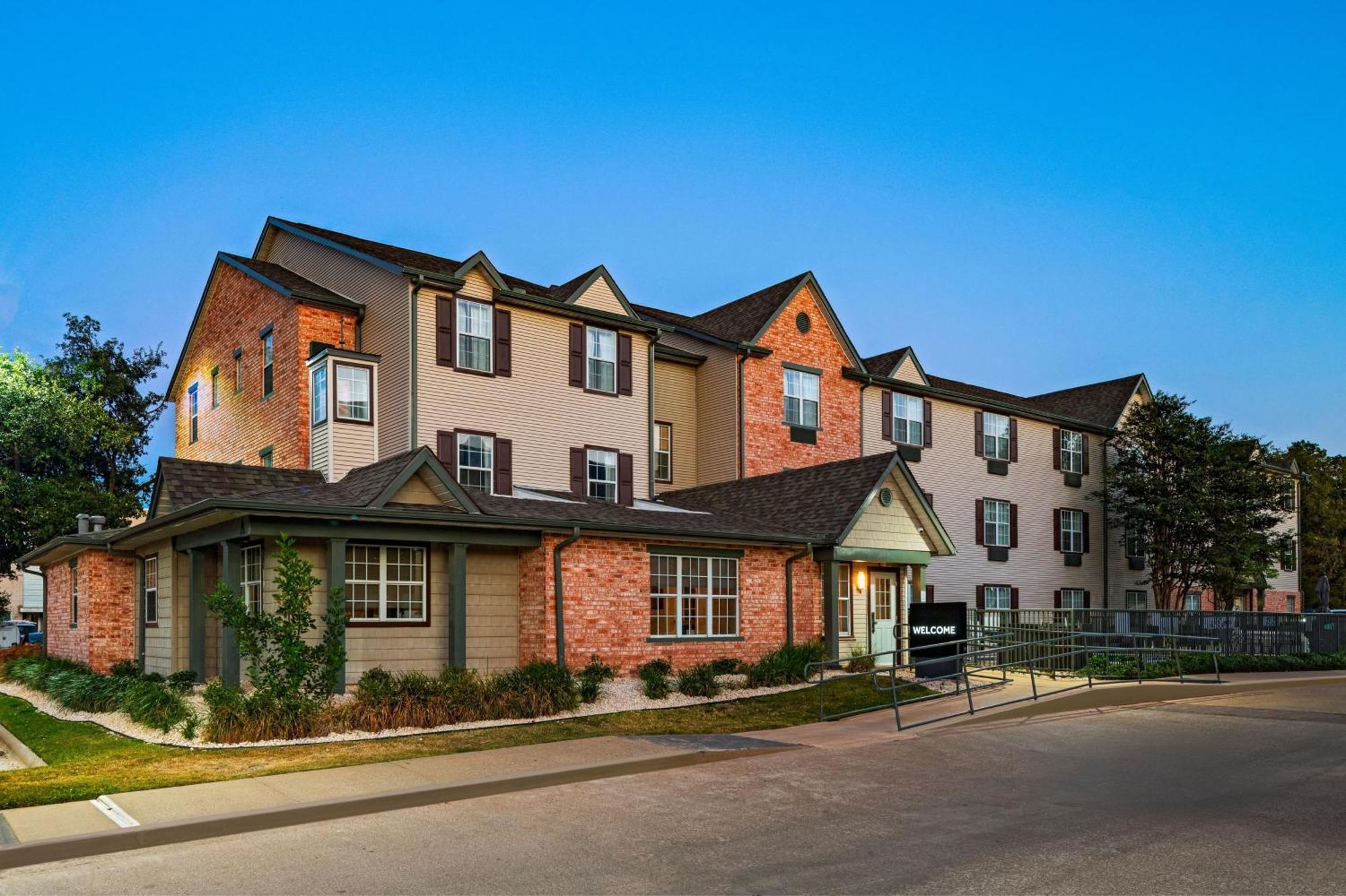 Towneplace Suites By Marriott College Station Exterior photo